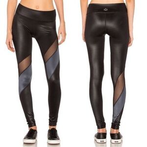 Beyond Yoga Gloss Over Waves Leggings Size XS